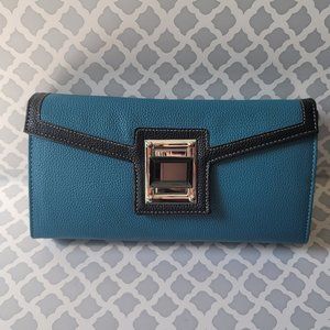Blue Clutch